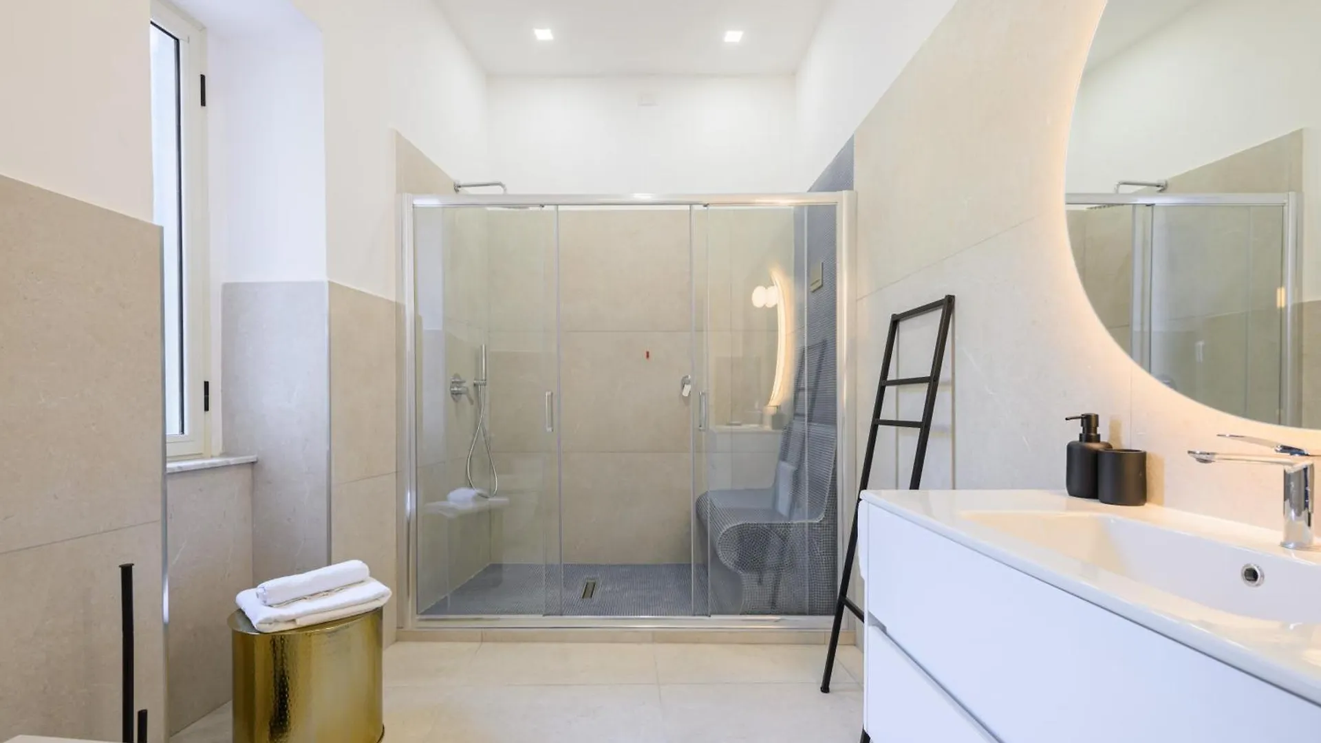 Into Mann Hotel Naples
