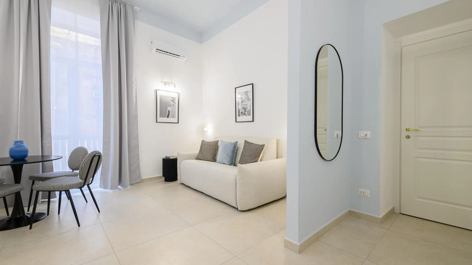 Into Mann Hotel Naples 0*,  Italy