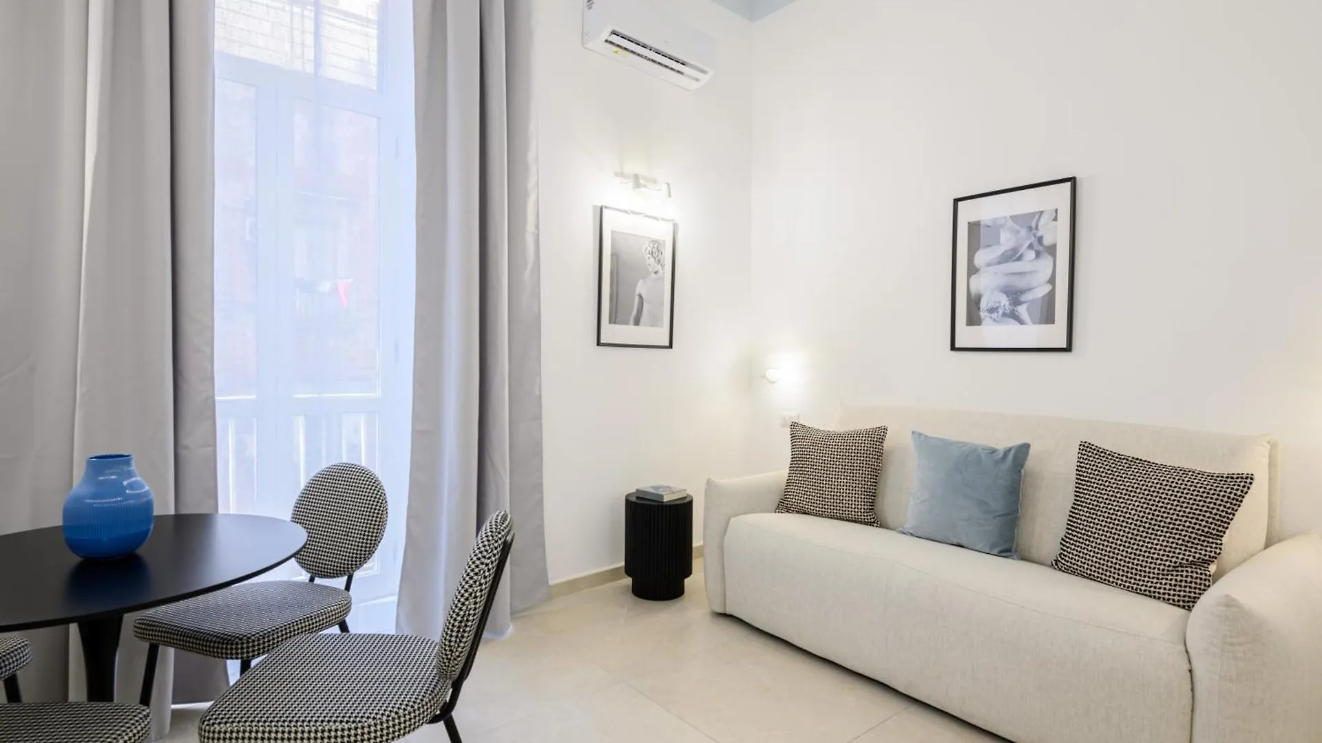 Into Mann Hotel Naples 0*,  Italy