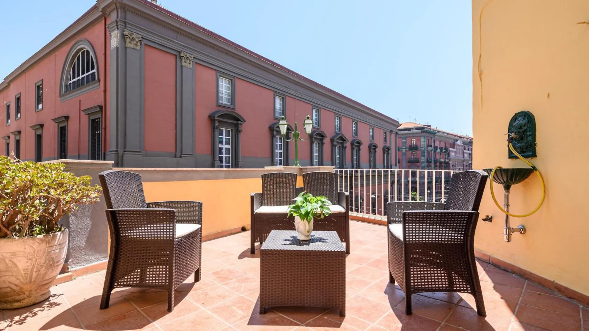 Into Mann Hotel Naples 0*,